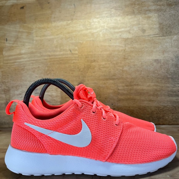 Nike Roshe One Womens Size 6.5 Running Shoes Sneakers Bright Mango 511882-811 - Picture 1 of 8